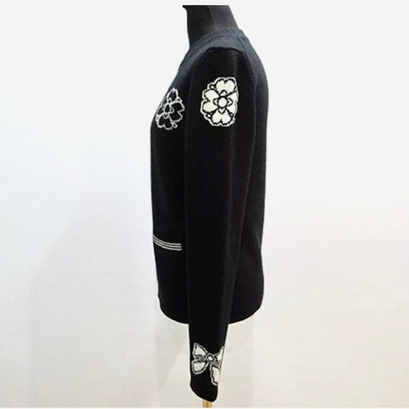 SOLD Chanel Cashmere Sweater. - Picture 3 of 7